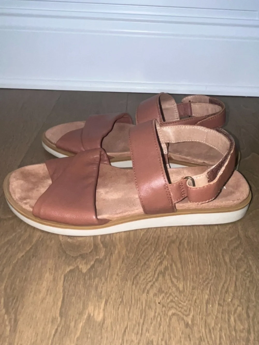Lands End Womens 8 B Brown Comfort Sandals W/ Hook & Loop Strap
